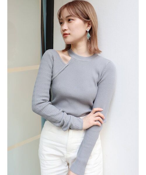 MURUA（ムルーア）の「レイヤードショルダーカットニット（ニット/セーター・レディース・ブラック/ベージュ/ライトブルー/アイボリー・FREE）」の4枚目の写真