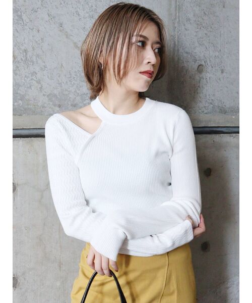 MURUA（ムルーア）の「レイヤードショルダーカットニット（ニット/セーター・レディース・ブラック/ベージュ/ライトブルー/アイボリー・FREE）」の8枚目の写真