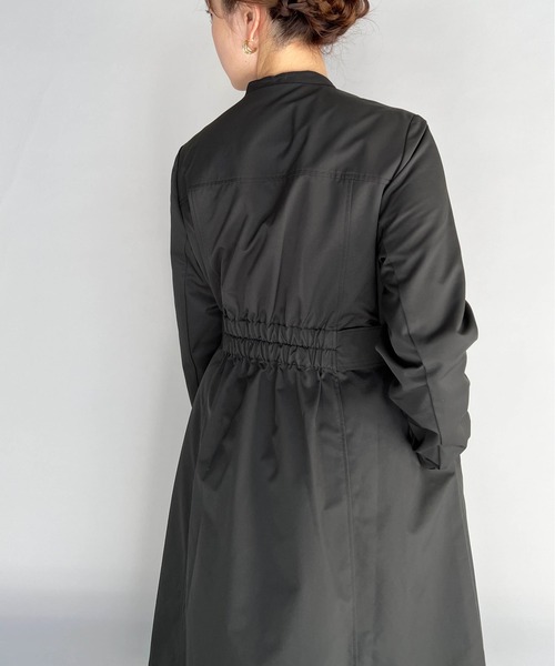 PICCIN(ピッチン)の「パール付きフロントジップコート(ノーカラーコート・レディース・ブラック/ベージュ・M)」の8枚目の写真