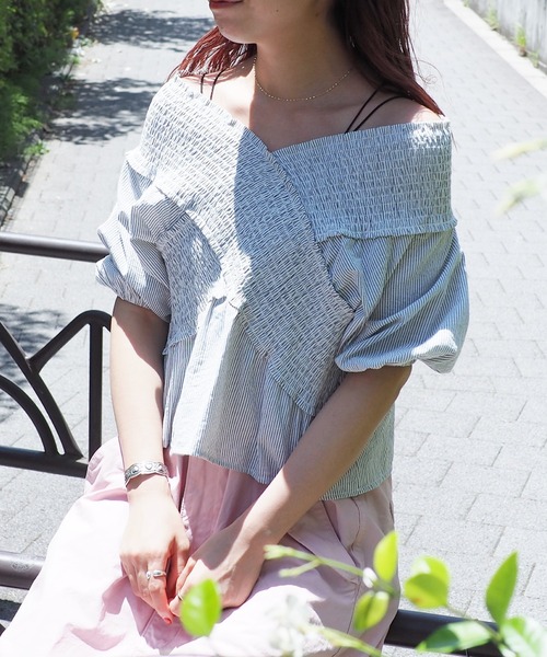 BeAMS DOT（ビームスドット）の「【WEB限定】BeAMS DOT/ オフショル ストライプブラウス（シャツ/ブラウス・レディース・ブラック/オレンジ/パープル系その他5・FREE）」の2枚目の写真