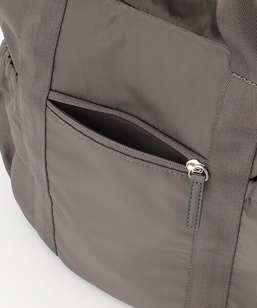 TOCCA(トッカ)の「SANA SIDEPOCKET TOTE トートバッグ(トートバッグ・レディース・ブラック系/ベージュ系/ライトベージュ/ネイビー系/ブラウン系・F)」の10枚目の写真