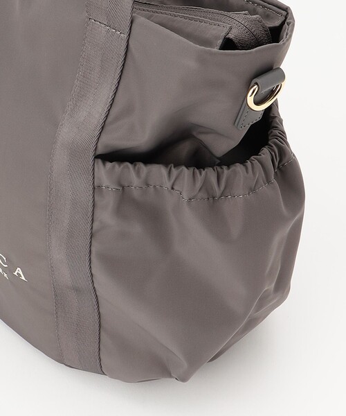 TOCCA(トッカ)の「SANA SIDEPOCKET TOTE トートバッグ(トートバッグ・レディース・ブラック系/ベージュ系/ライトベージュ/ネイビー系/ブラウン系・F)」の9枚目の写真