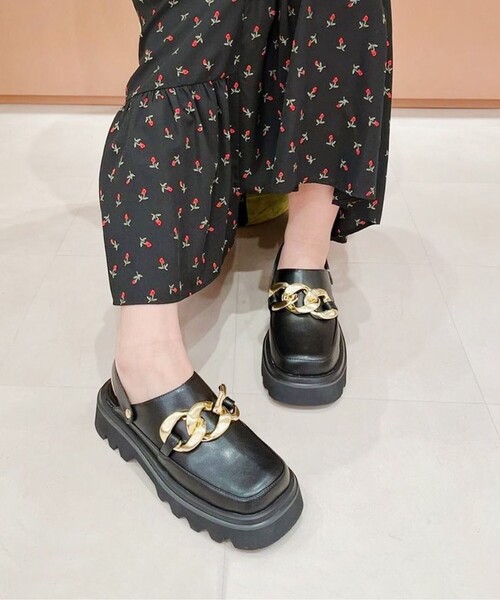 ESPERANZA(エスペランサ)の「ボールドチェーン2WAYスリッポンローファー(パンプス・レディース・ブラック/ベージュ・LL/S/M/L)」の12枚目の写真