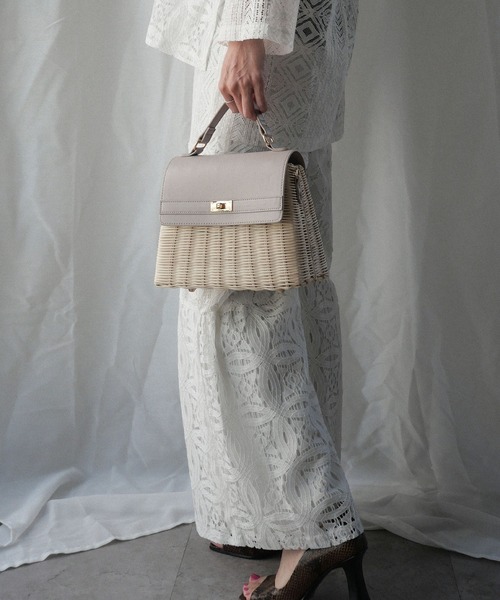 CURI BISCUI（キュリ　ビスキュイ）の「【CURIBISCUI】ラタン素材 ショルダー付きカゴバッグ（ハンドバッグ・レディース・オフホワイト/ブラック×ベージュ/ダークブラウン・FREE）」の2枚目の写真