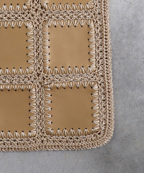 DEICY（デイシー）の「パッチワーククロシェショッパー（ハンドバッグ・レディース・ベージュ・FREE）」の4枚目の写真