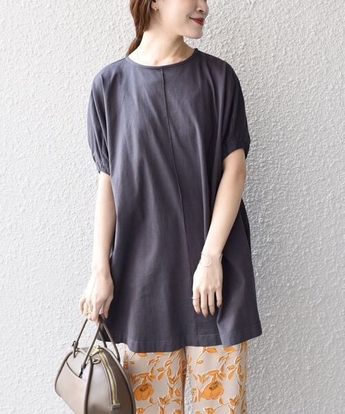 SHIPS(シップス)の「【ZOZO限定】〈洗濯機可能〉オーガニックコットンダーツスリーブチュニック◆(Tシャツ/カットソー・レディース・チャコールグレー/ブラック/パープル/オフホワイト/オレンジ/ライトオリーブ・ONE SIZE)」の4枚目の写真