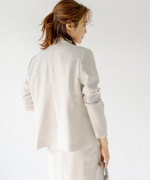 RIVE DROITE（リヴドロワ）の「セットアップ可能/ソフトストレッチVネックジャケット（テーラードジャケット・レディース・ベージュ/ネイビー・38/36）」の8枚目の写真