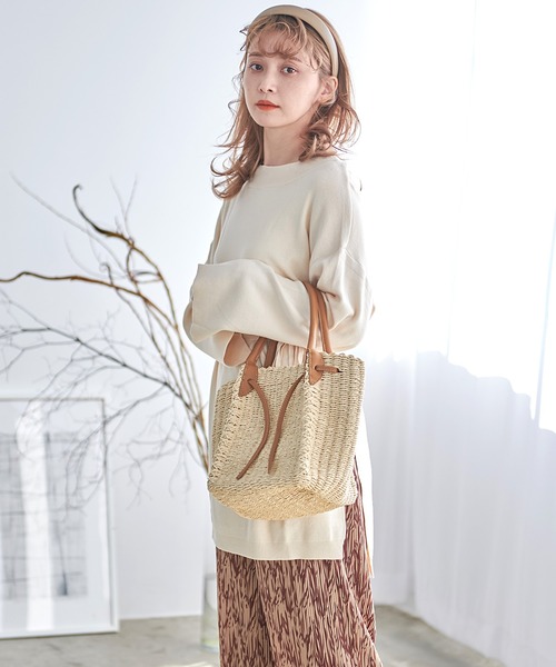 Dita（ディータ）の「レーヨンナイロンニットチュニック（ベルト付き）（Tシャツ/カットソー・レディース・ブラック/アイボリー/グレイッシュブルー/テラコッタ・M/L）」の6枚目の写真