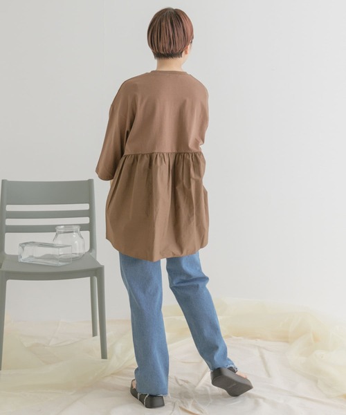 ITEMS URBANRESEARCH(アイテムズ アーバンリサーチ)の「バックギャザーTシャツ(Tシャツ/カットソー・レディース・オフホワイト/グレー系その他/ブラック/ブラウン/チャコールグレー・FREE)」の15枚目の写真