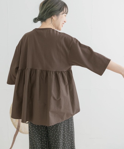 ITEMS URBANRESEARCH(アイテムズ アーバンリサーチ)の「バックギャザーTシャツ(Tシャツ/カットソー・レディース・オフホワイト/グレー系その他/ブラック/ブラウン/チャコールグレー・FREE)」の11枚目の写真