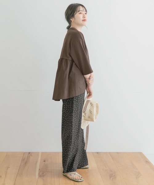 ITEMS URBANRESEARCH(アイテムズ アーバンリサーチ)の「バックギャザーTシャツ(Tシャツ/カットソー・レディース・オフホワイト/グレー系その他/ブラック/ブラウン/チャコールグレー・FREE)」の7枚目の写真