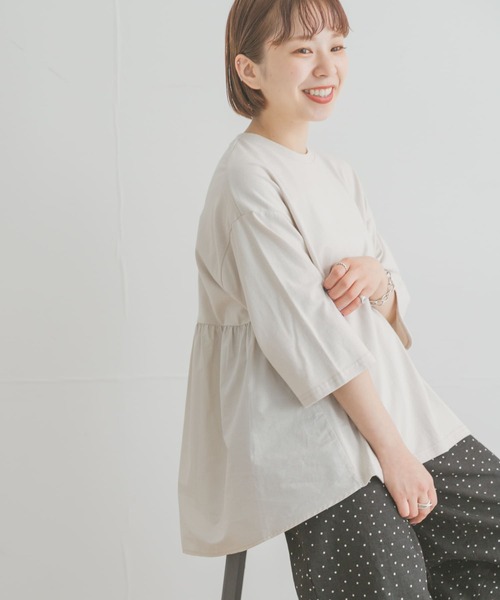 ITEMS URBANRESEARCH(アイテムズ アーバンリサーチ)の「バックギャザーTシャツ(Tシャツ/カットソー・レディース・オフホワイト/グレー系その他/ブラック/ブラウン/チャコールグレー・FREE)」の4枚目の写真