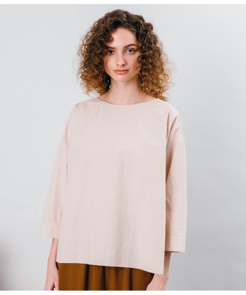 SIPULI（シプリ）の「80/1Typewriter バックボタン7分袖ブラウス（シャツ/ブラウス・レディース・ライトグレー/ピンク・2）」の2枚目の写真