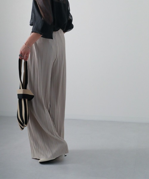 sakishimatokyo（サキシマトーキョー）の「プリーツワイドロングパンツ（その他パンツ・レディース・アイボリー/ブルー/ブラック/ベージュ/チャコールグレー・FREE）」の6枚目の写真