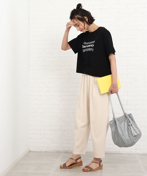 SHOO・LA・RUE（シューラルー）の「◆Tストラップバックゴムサンダル（サンダル・レディース・カーキ/サンドベージュ・35/45）」の9枚目の写真