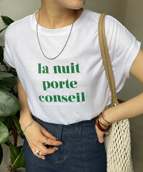 DISCOAT（ディスコート）の「【WEB限定】カールロゴフレンチスリーブTシャツ（Tシャツ/カットソー・レディース・ピンク/ホワイト×グリーン/ホワイト×グレー/ホワイト×ピンク/オフホワイト/ネイビー/チャコールグレー/グレー系その他/ホワイト×シルバー・FREE）」の3枚目の写真