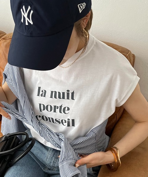 DISCOAT（ディスコート）の「【WEB限定】カールロゴフレンチスリーブTシャツ（Tシャツ/カットソー・レディース・ピンク/ホワイト×グリーン/ホワイト×グレー/ホワイト×ピンク/オフホワイト/ネイビー/チャコールグレー/グレー系その他/ホワイト×シルバー・FREE）」の4枚目の写真