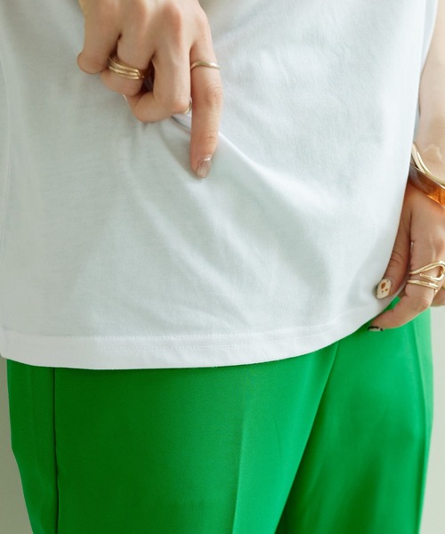 DISCOAT（ディスコート）の「【WEB限定】カールロゴフレンチスリーブTシャツ（Tシャツ/カットソー・レディース・ピンク/ホワイト×グリーン/ホワイト×グレー/ホワイト×ピンク/オフホワイト/ネイビー/チャコールグレー/グレー系その他/ホワイト×シルバー・FREE）」の17枚目の写真