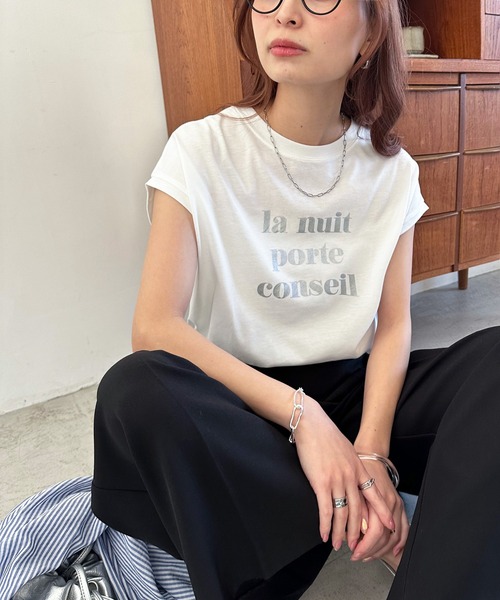 DISCOAT（ディスコート）の「【WEB限定】カールロゴフレンチスリーブTシャツ（Tシャツ/カットソー・レディース・ピンク/ホワイト×グリーン/ホワイト×グレー/ホワイト×ピンク/オフホワイト/ネイビー/チャコールグレー/グレー系その他/ホワイト×シルバー・FREE）」の12枚目の写真