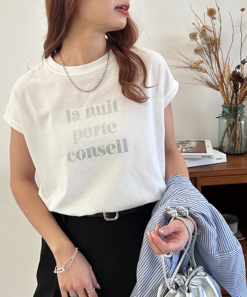 DISCOAT（ディスコート）の「【WEB限定】カールロゴフレンチスリーブTシャツ（Tシャツ/カットソー・レディース・ピンク/ホワイト×グリーン/ホワイト×グレー/ホワイト×ピンク/オフホワイト/ネイビー/チャコールグレー/グレー系その他/ホワイト×シルバー・FREE）」の11枚目の写真