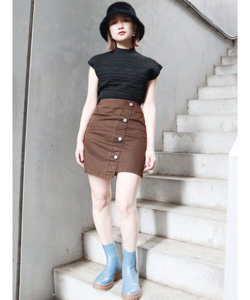 MURUA（ムルーア）の「アシメケーブルニットタンク（ニット/セーター・レディース・ブラック/ブラウン/ブルー・FREE）」の4枚目の写真