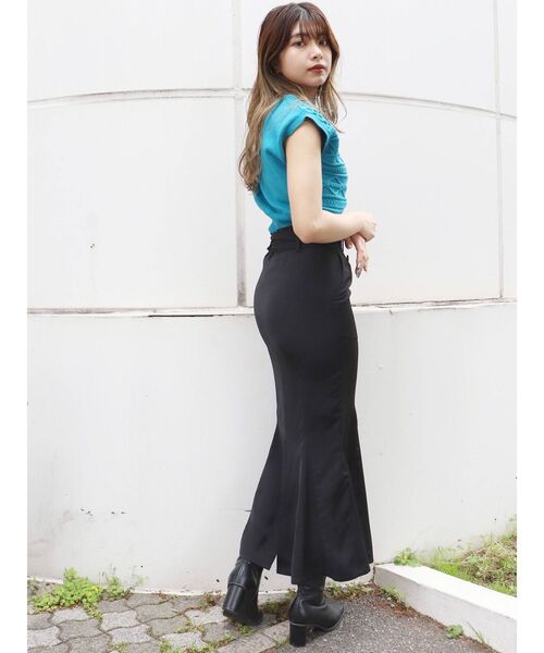 MURUA（ムルーア）の「アシメケーブルニットタンク（ニット/セーター・レディース・ブラック/ブラウン/ブルー・FREE）」の13枚目の写真