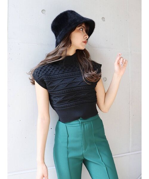 MURUA（ムルーア）の「アシメケーブルニットタンク（ニット/セーター・レディース・ブラック/ブラウン/ブルー・FREE）」の6枚目の写真