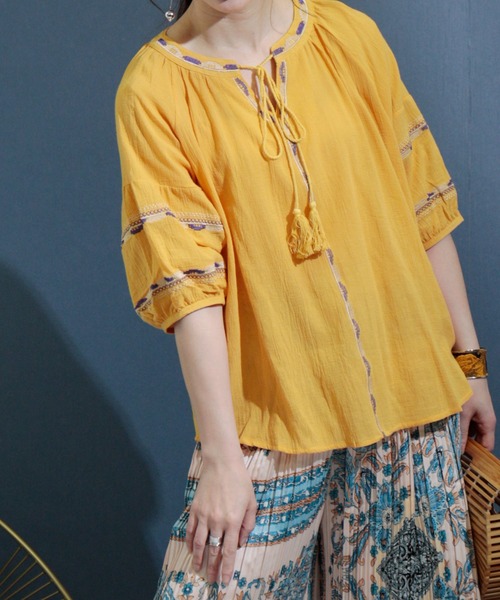 Sawa a la mode(サワアラモード)の「鮮やかビタミンカラーのエスニックブラウス(シャツ/ブラウス・レディース・イエロー/レッド・FREE)」の1枚目の写真