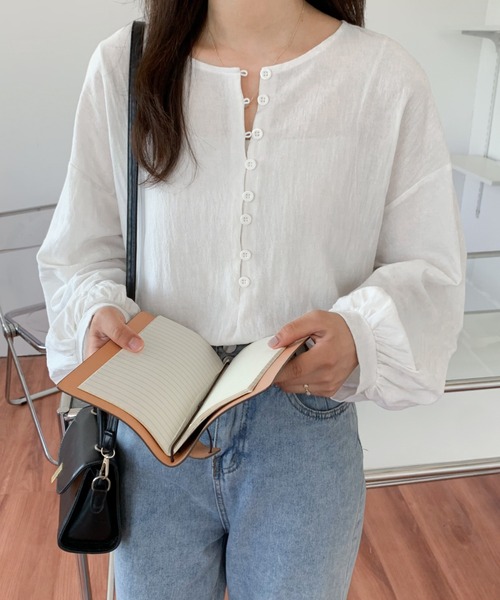 Diosfront(ディオスフロント)の「2022AW フロントボタンボリュウーム袖クルーネックブラウス(シャツ/ブラウス・レディース・ホワイト/ブラック/ブラック系その他/イエロー系その他・M/L)」の18枚目の写真