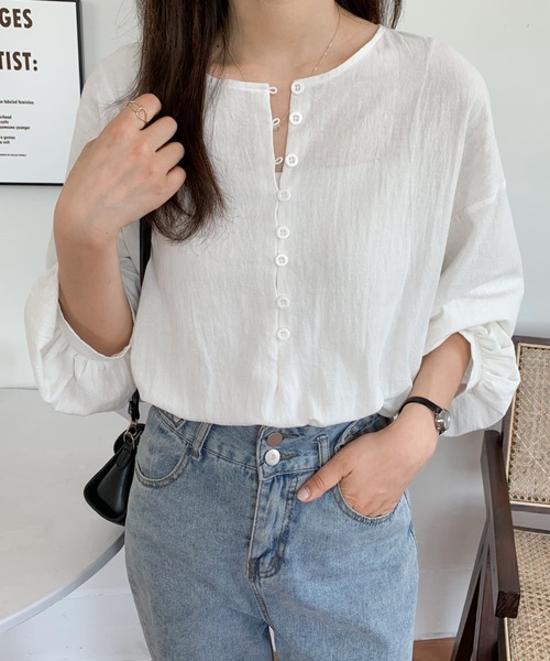 Diosfront(ディオスフロント)の「2022AW フロントボタンボリュウーム袖クルーネックブラウス(シャツ/ブラウス・レディース・ホワイト/ブラック/ブラック系その他/イエロー系その他・M/L)」の6枚目の写真