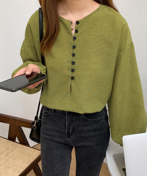 Diosfront(ディオスフロント)の「2022AW フロントボタンボリュウーム袖クルーネックブラウス(シャツ/ブラウス・レディース・ホワイト/ブラック/ブラック系その他/イエロー系その他・M/L)」の14枚目の写真