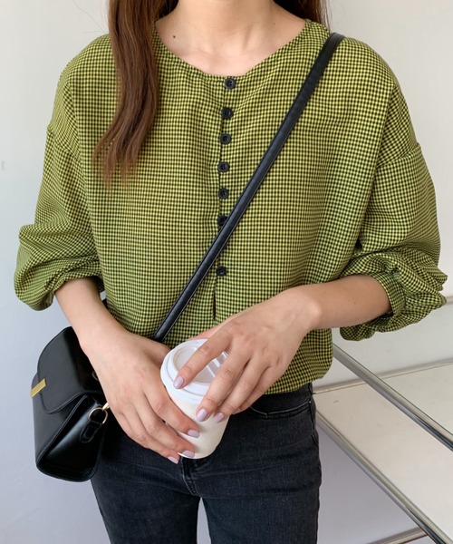 Diosfront(ディオスフロント)の「2022AW フロントボタンボリュウーム袖クルーネックブラウス(シャツ/ブラウス・レディース・ホワイト/ブラック/ブラック系その他/イエロー系その他・M/L)」の16枚目の写真