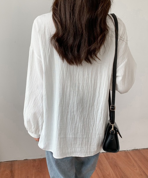 Diosfront(ディオスフロント)の「2022AW フロントボタンボリュウーム袖クルーネックブラウス(シャツ/ブラウス・レディース・ホワイト/ブラック/ブラック系その他/イエロー系その他・M/L)」の19枚目の写真