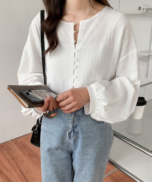 Diosfront(ディオスフロント)の「2022AW フロントボタンボリュウーム袖クルーネックブラウス(シャツ/ブラウス・レディース・ホワイト/ブラック/ブラック系その他/イエロー系その他・M/L)」の7枚目の写真