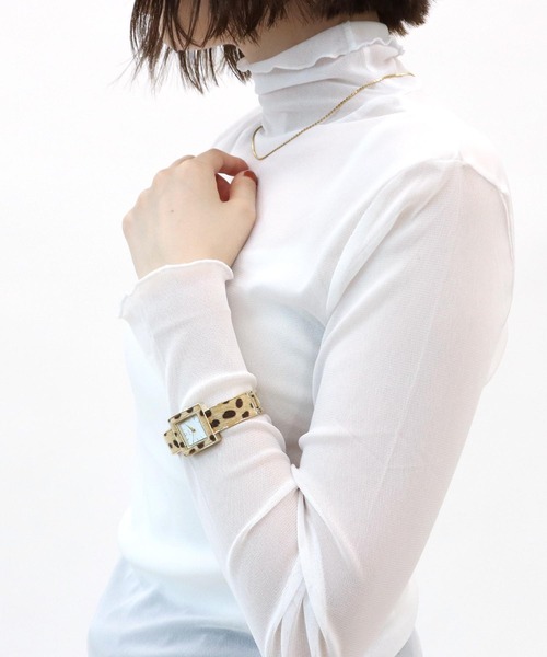 Three Four Time（ｽﾘｰﾌｫｰﾀｲﾑ）の「ハラコ合皮バングルウォッチ　/　時計（アナログ腕時計・レディース・ホワイト/ベージュ・FREE）」の2枚目の写真