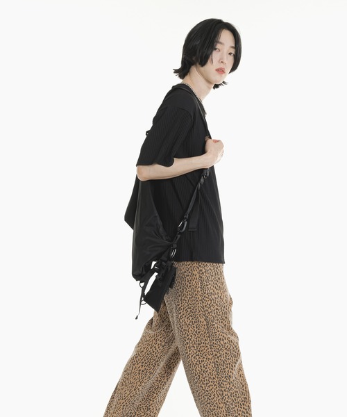 FOLLOWIN(フォロウィン)の「【UNISEX】プリーツラウンド半袖Tシャツ(Tシャツ/カットソー・レディース・ホワイト/ブラック/グレー/ブルー・FREE)」の20枚目の写真