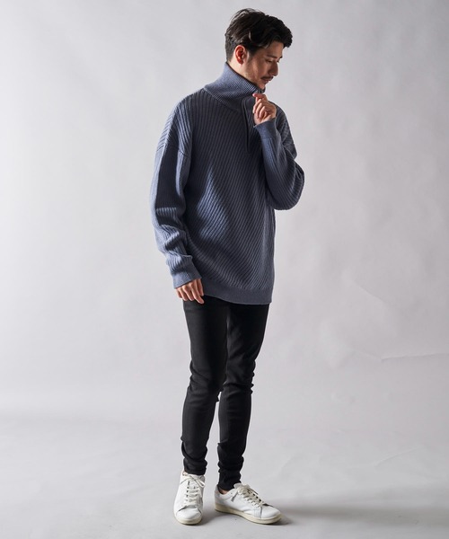 ADPOSION（アドポーション）の「ビッグシルエット スタンドハーフジップニット（ニット/セーター・メンズ・チャコールグレー/オフホワイト/ブルー/マスタード・MEDIUM/LARGE/X-LARGE）」の11枚目の写真