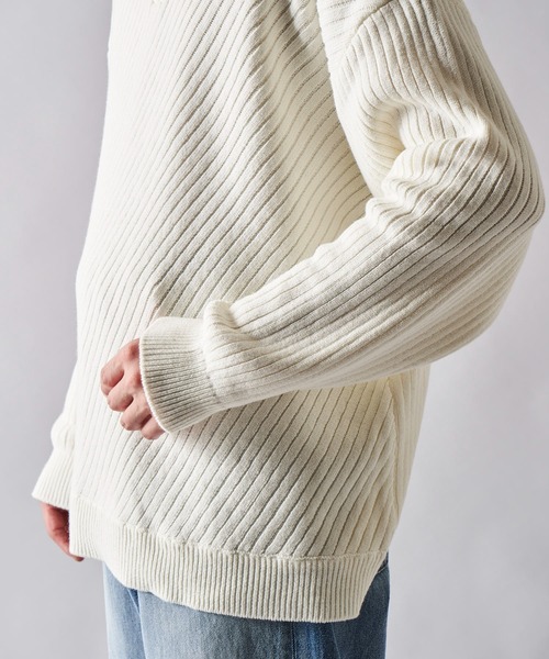 ADPOSION（アドポーション）の「ビッグシルエット スタンドハーフジップニット（ニット/セーター・メンズ・チャコールグレー/オフホワイト/ブルー/マスタード・MEDIUM/LARGE/X-LARGE）」の19枚目の写真