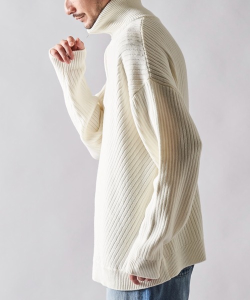 ADPOSION（アドポーション）の「ビッグシルエット スタンドハーフジップニット（ニット/セーター・メンズ・チャコールグレー/オフホワイト/ブルー/マスタード・MEDIUM/LARGE/X-LARGE）」の7枚目の写真