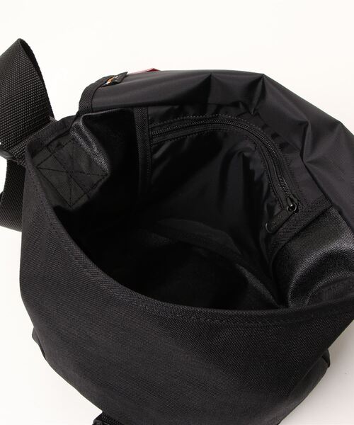 Manhattan Portage（マンハッタンポーテージ）の「Nylon Messenger Bag JR Flap Zipper Pocket（メッセンジャーバッグ・メンズ・ブラック・SMALL）」の12枚目の写真