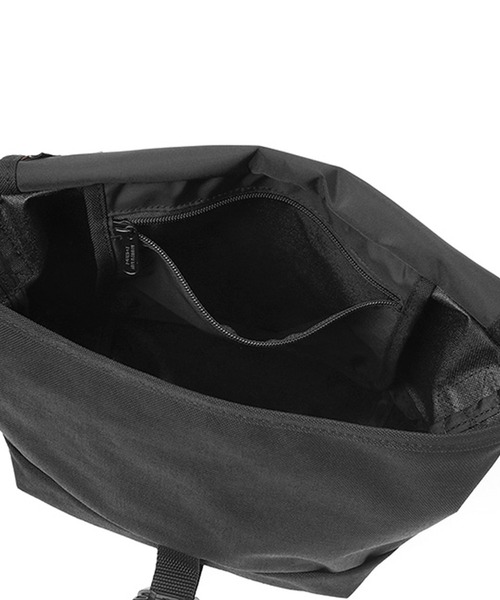 Manhattan Portage（マンハッタンポーテージ）の「Nylon Messenger Bag JR Flap Zipper Pocket（メッセンジャーバッグ・メンズ・ブラック・SMALL）」の15枚目の写真