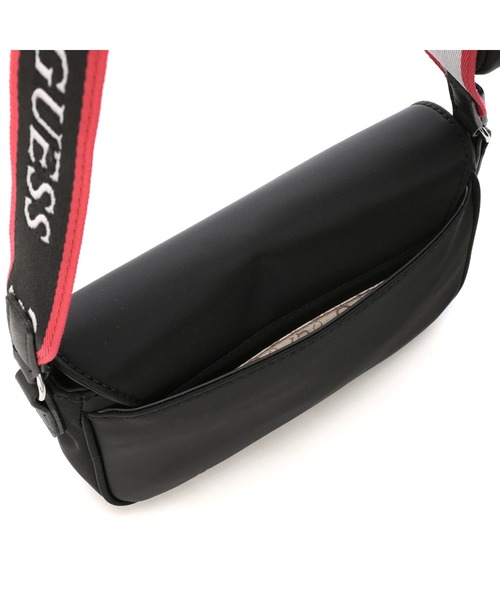 Guess（ゲス）の「CARBONDALE Crossbody Flap（ショルダーバッグ）」 WEAR