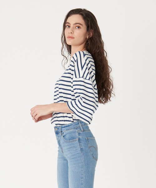Levi's(リーバイス)の「Levi's/リーバイス DRAPEY ショートスリーブTシャツ SARGASSO SEA(Tシャツ/カットソー・レディース・ブルー・S/XS/M)」の2枚目の写真
