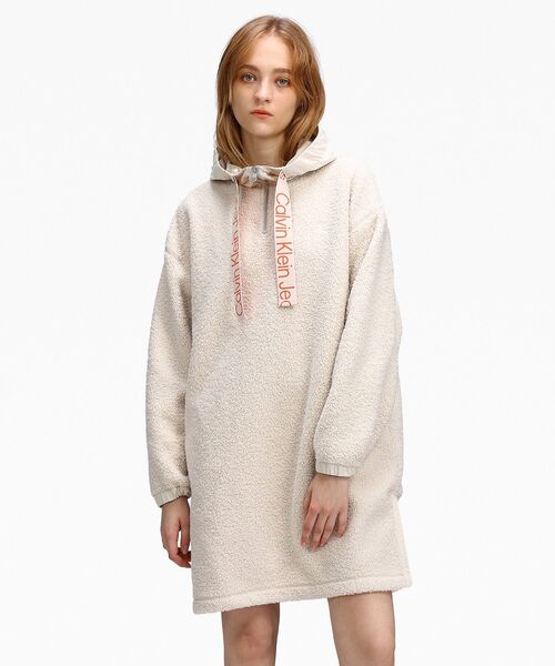 Calvin Klein(カルバン・クライン)の「ミックスメディアシェルパ パーカーワンピース(ワンピース・レディース・ホワイト・M/S/XS/L)」の3枚目の写真