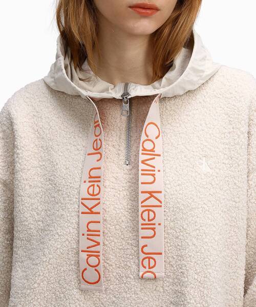 Calvin Klein(カルバン・クライン)の「ミックスメディアシェルパ パーカーワンピース(ワンピース・レディース・ホワイト・M/S/XS/L)」の5枚目の写真