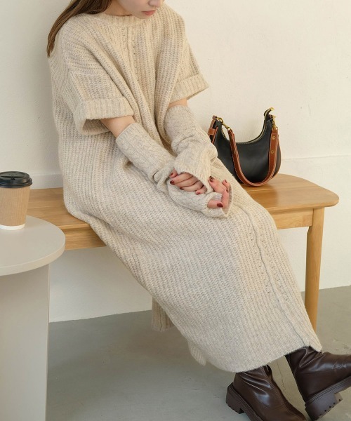 Bab（バブ）の「【低身長さんサイズあります】アームウォーマー付きニットワンピース（ワンピース・レディース・ライトグレー/モカ/アイボリー・S/M）」の2枚目の写真