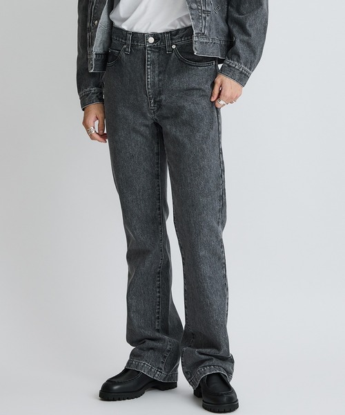 ALLEGE（アレッジ）の「Semi Flear Denim Pants（デニムパンツ・メンズ・ブラック/ライトブルー・2/3）」の2枚目の写真