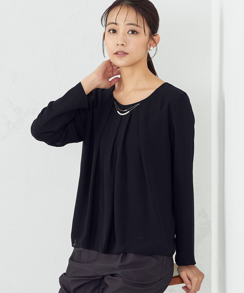 COMME CA ISM(コムサイズム)の「チャーム付きブラウス(シャツ/ブラウス・レディース・ホワイト/ブラック・SMALL/MEDIUM/LARGE)」の2枚目の写真