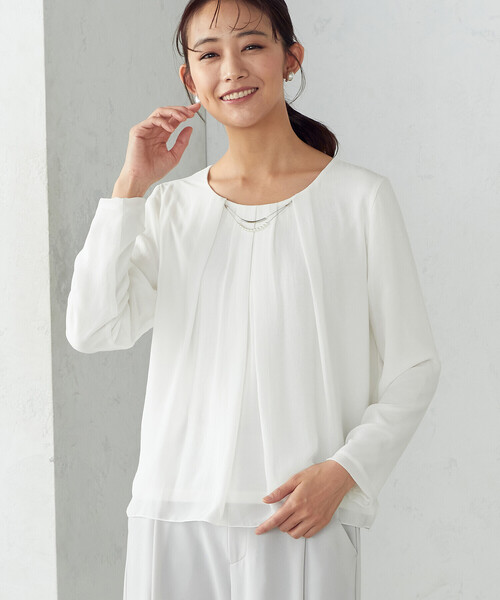 COMME CA ISM(コムサイズム)の「チャーム付きブラウス(シャツ/ブラウス・レディース・ホワイト/ブラック・SMALL/MEDIUM/LARGE)」の3枚目の写真