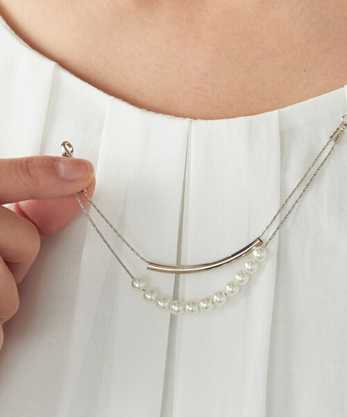 COMME CA ISM(コムサイズム)の「チャーム付きブラウス(シャツ/ブラウス・レディース・ホワイト/ブラック・SMALL/MEDIUM/LARGE)」の13枚目の写真